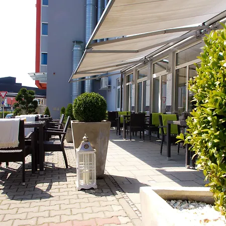 Arthotel Ana Petite מלון